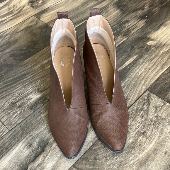 Women’s booties - Picture 3 of 4